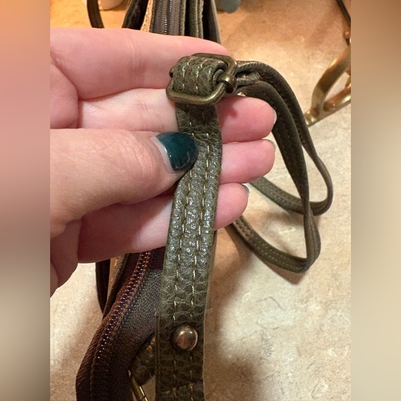 B. O. C. Clover hill crossbody bag and wristlet. - Picture 9 of 16